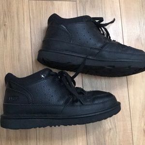 Woman’s Black Highland Ugg Sneakers size 4us